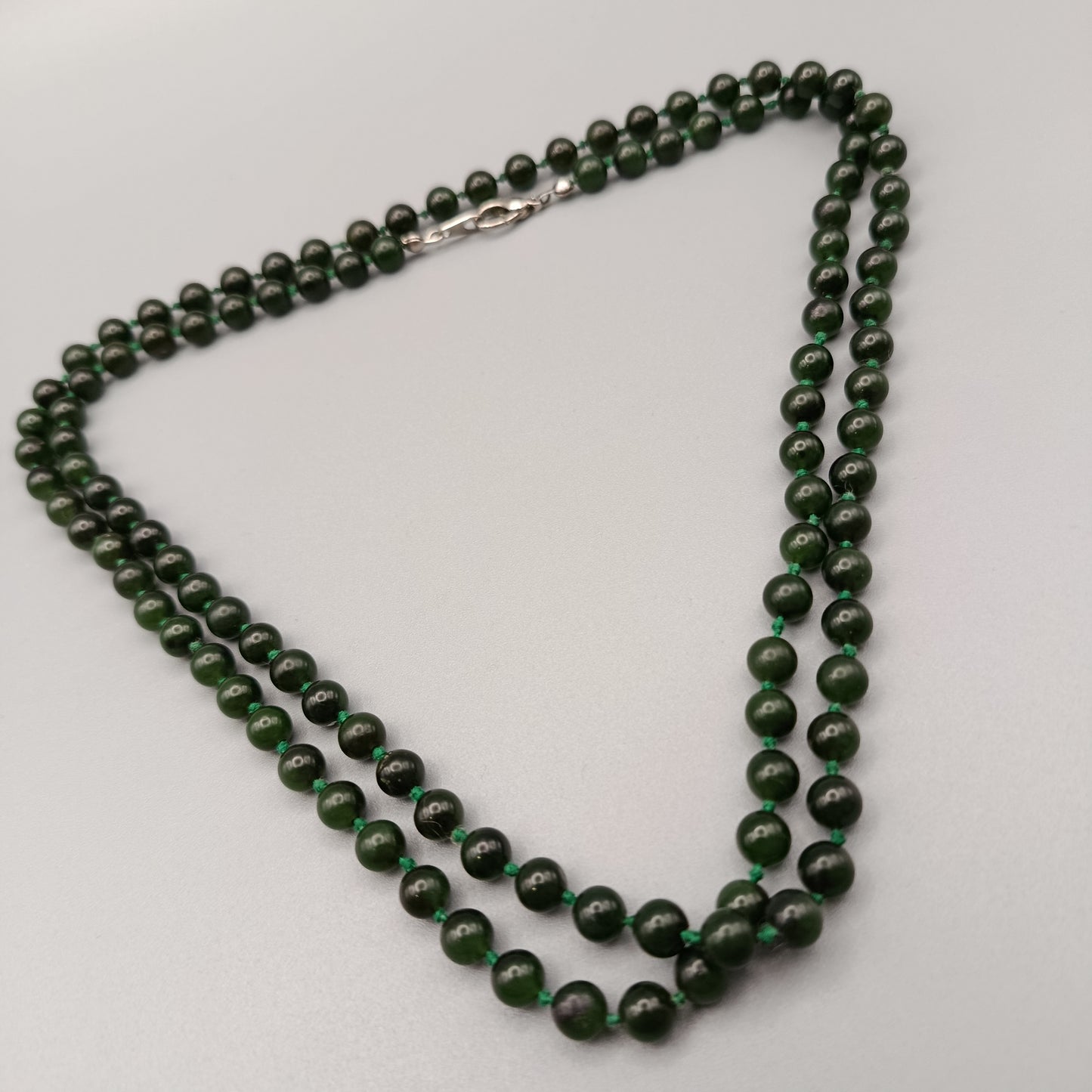 Elegante grüne Nephrit Jade Perlenkette – Edler Vintage Stil