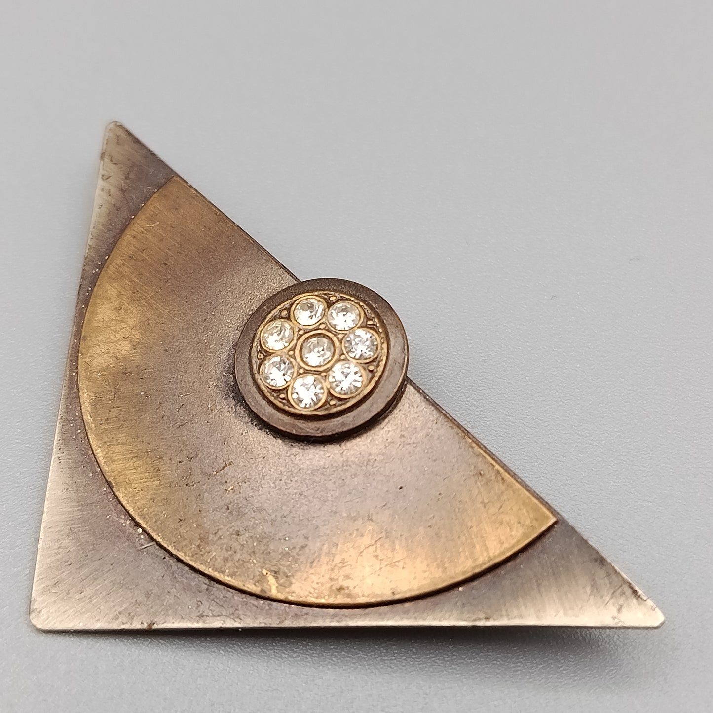 Geometrische Vintage Brosche Dreieckiges Design mit Strass
