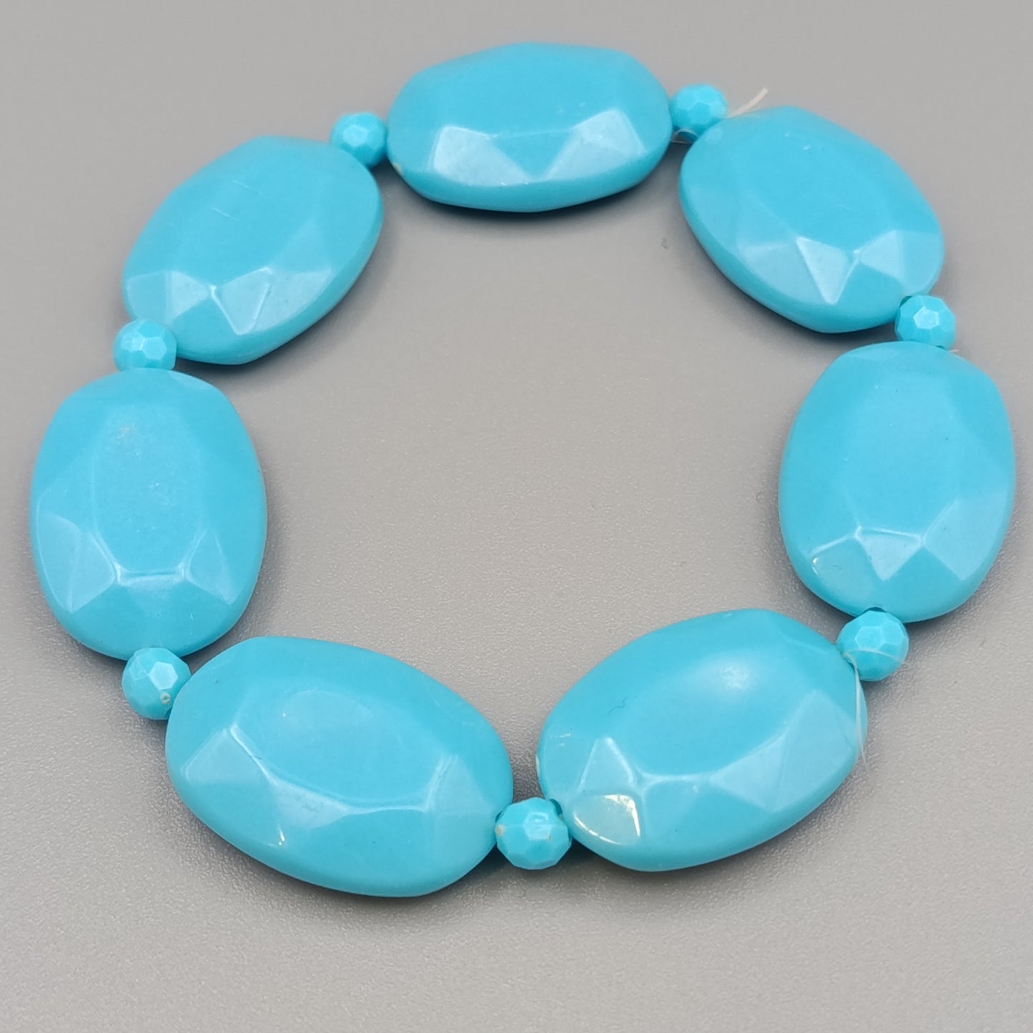 Elastisches Damen Armband Perlen in leuchtendem Türkis