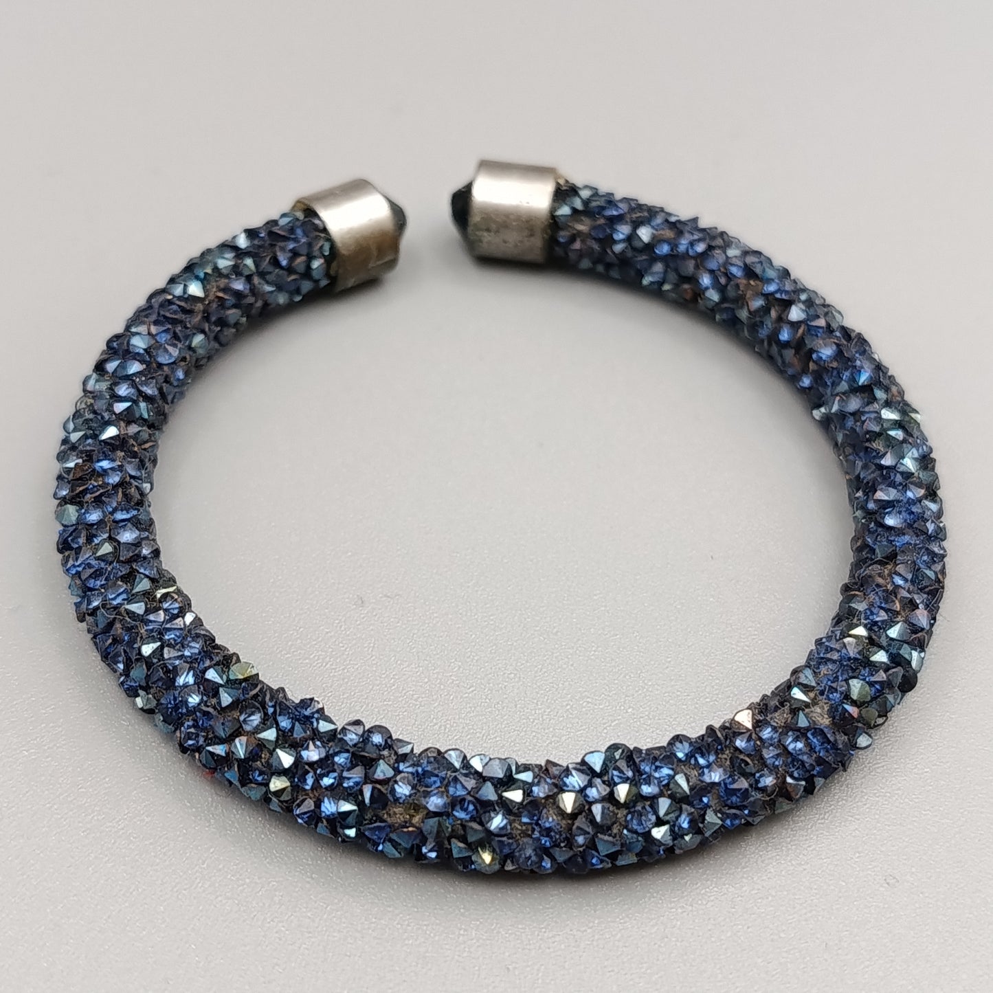 Blaues Kristall Armband – Verstellbar mit funkelnden Facetten