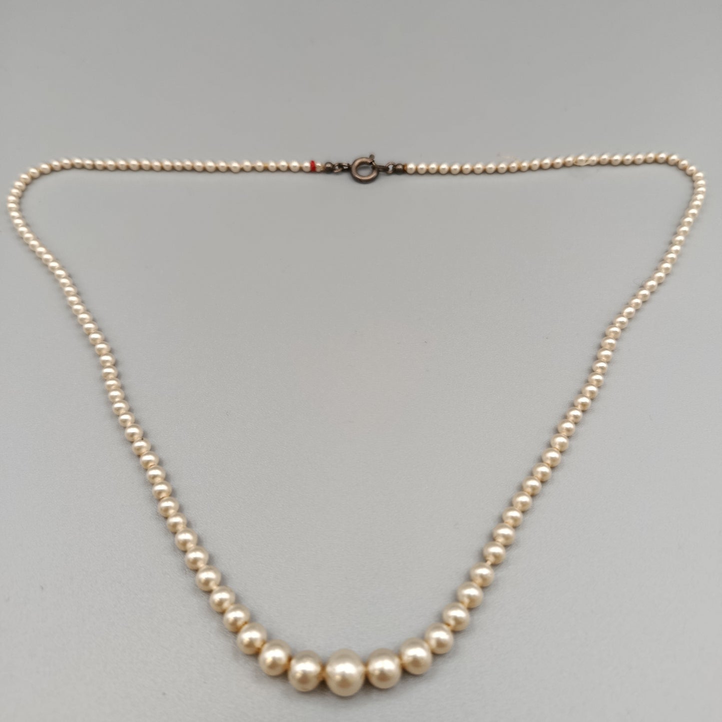 Schöne Perlen Kette – Elegant mit goldenen Akzenten