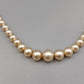 Schöne Perlen Kette – Elegant mit goldenen Akzenten