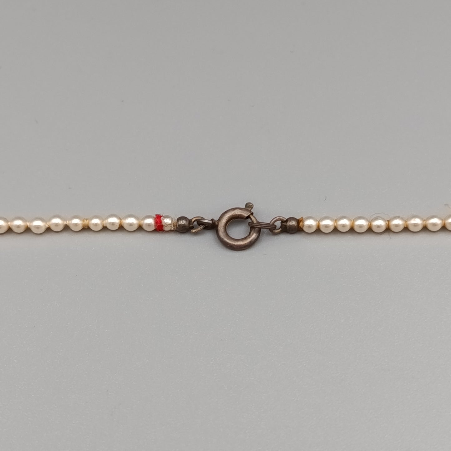 Schöne Perlen Kette – Elegant mit goldenen Akzenten