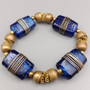 Elastisches Statement-Armband Blaues Glas und Messing