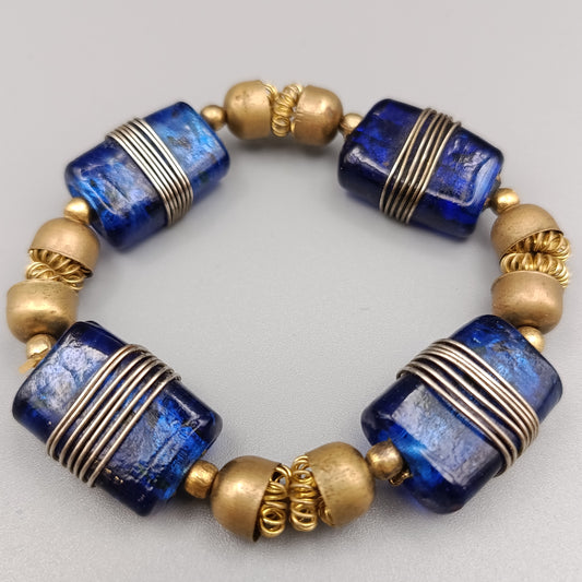 Elastisches Statement-Armband Blaues Glas und Messing