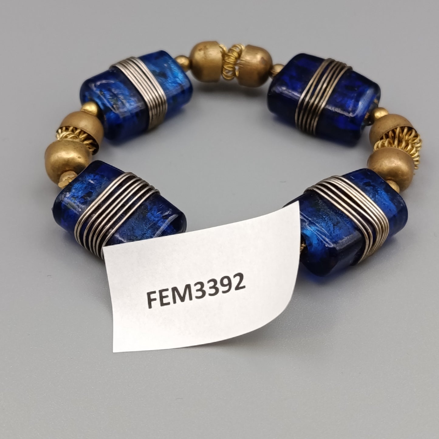 Elastisches Statement-Armband Blaues Glas und Messing
