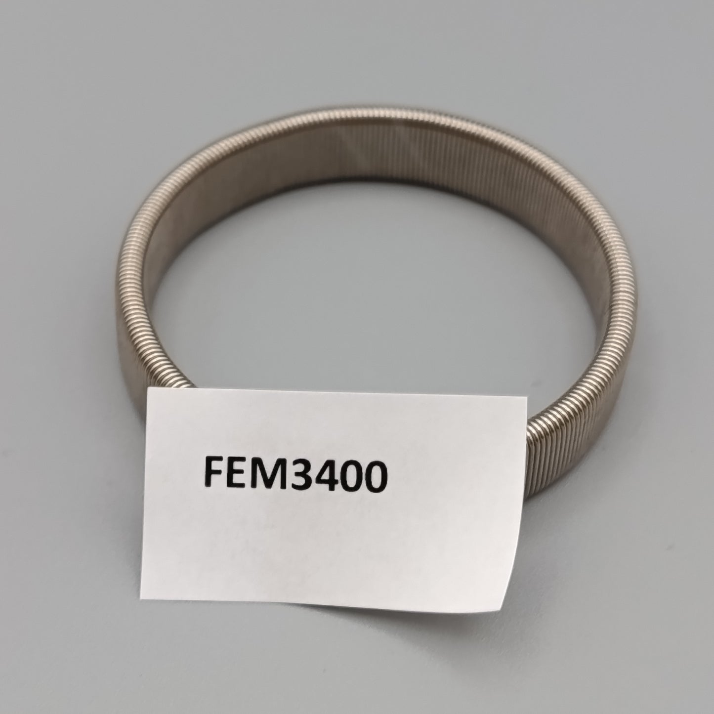 Eleganter Armband – Elastisches Design in Silberoptik