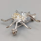 Elegante Spinnenbrosche – Glitzerndes Design mit Strasssteinen