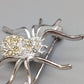Elegante Spinnenbrosche – Glitzerndes Design mit Strasssteinen