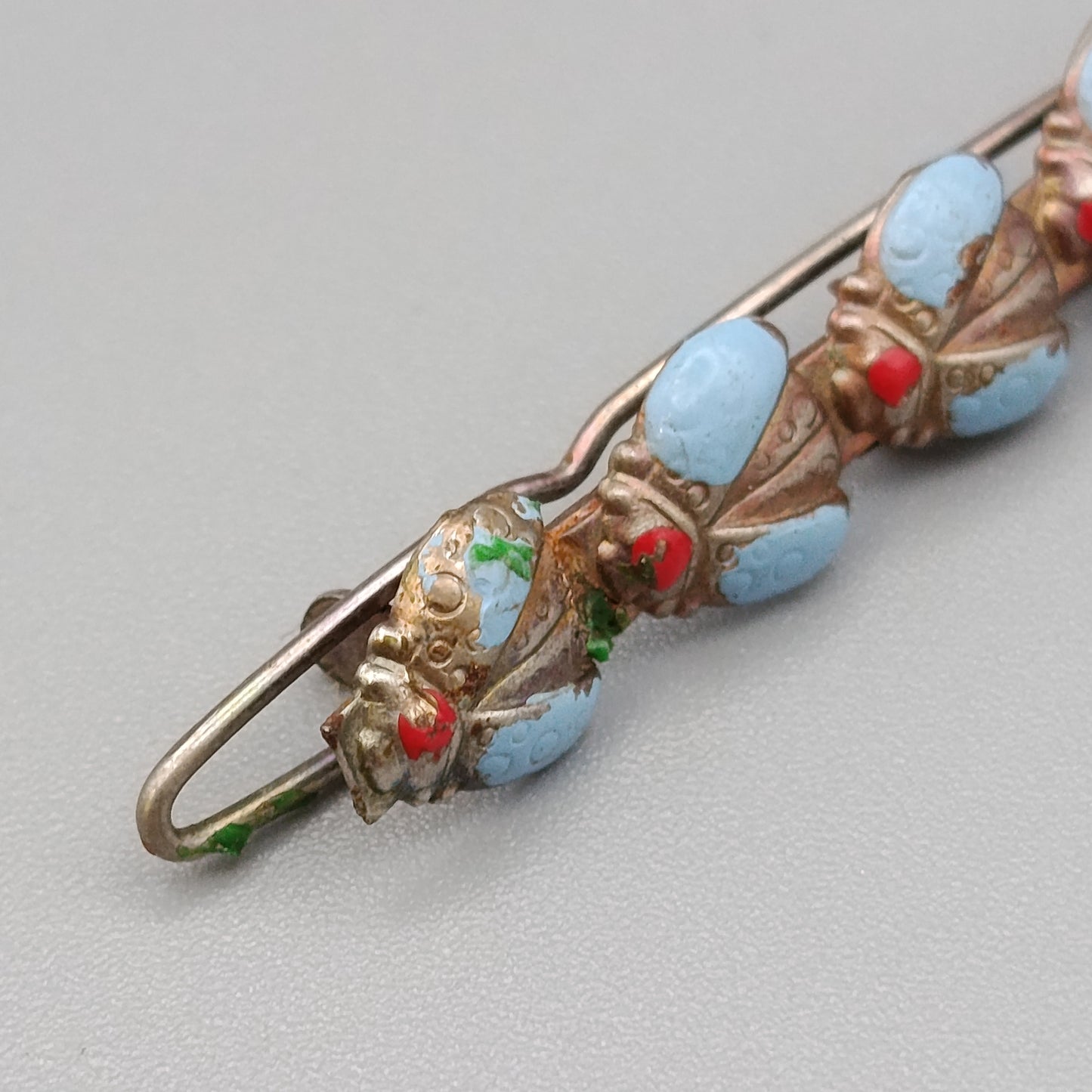 Elegante Haarspange – Vintage Design mit Emaillierten Käfern