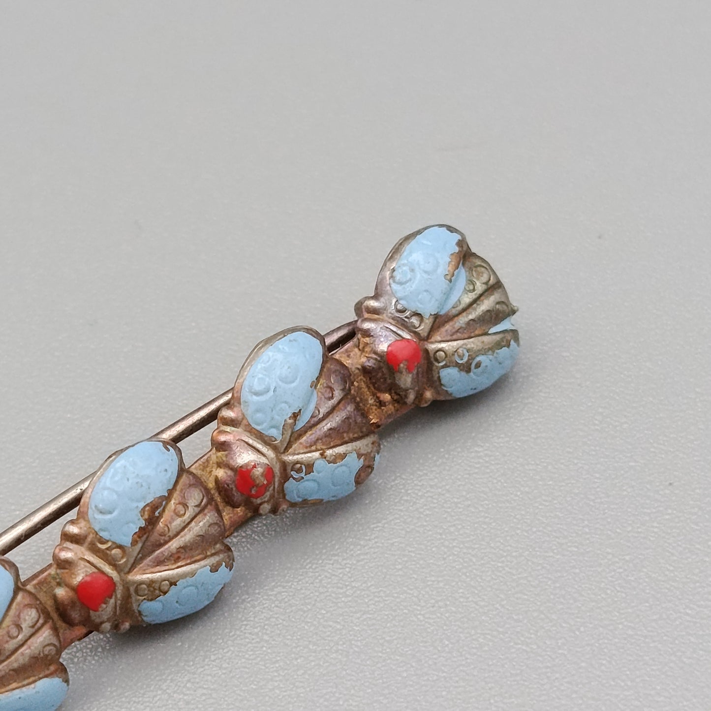 Elegante Haarspange – Vintage Design mit Emaillierten Käfern