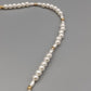 Elegante Perlenkette – Klassisches Design mit goldenen Akzenten