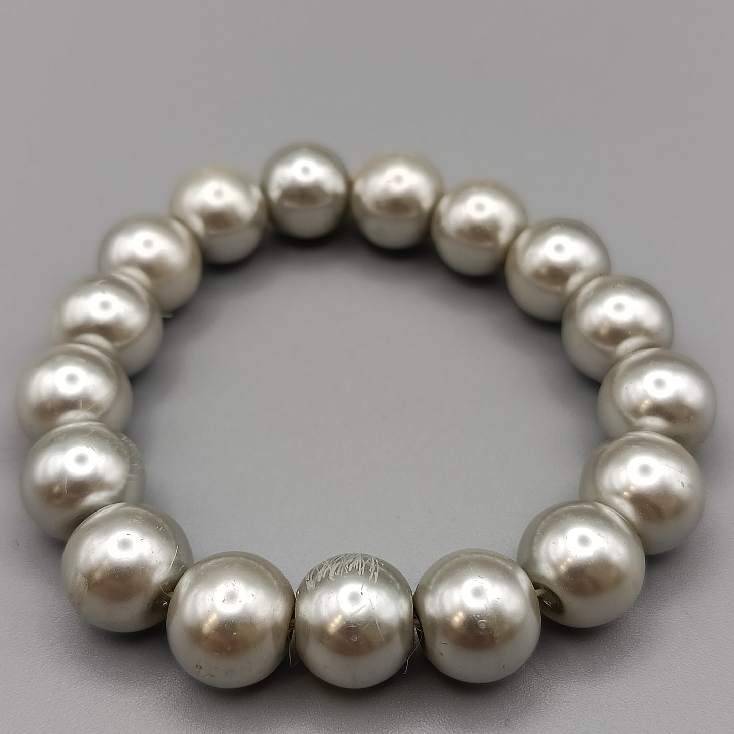 Elegantes Perlenarmband – Klassischer Perlenschmuck