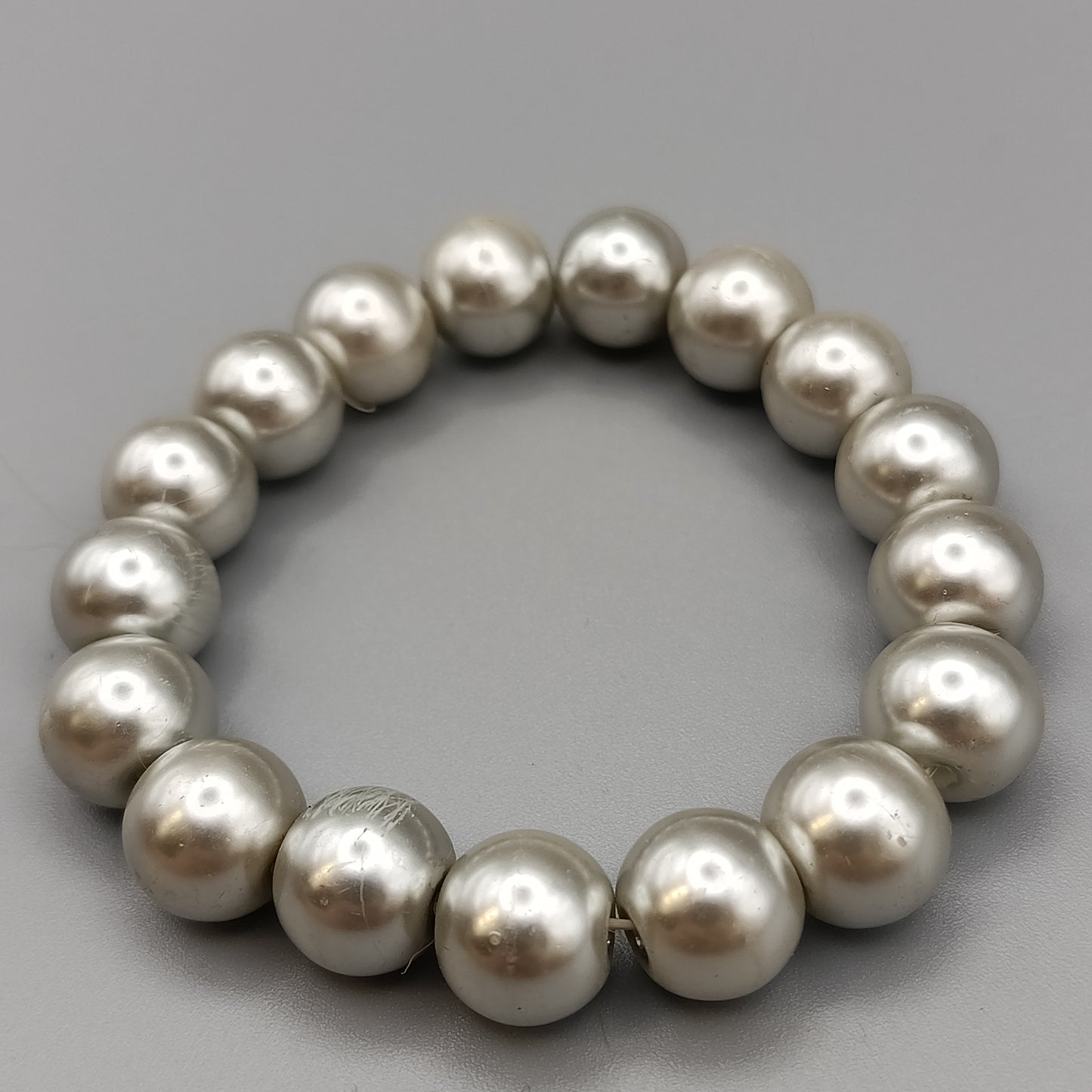 Elegantes Perlenarmband – Klassischer Perlenschmuck