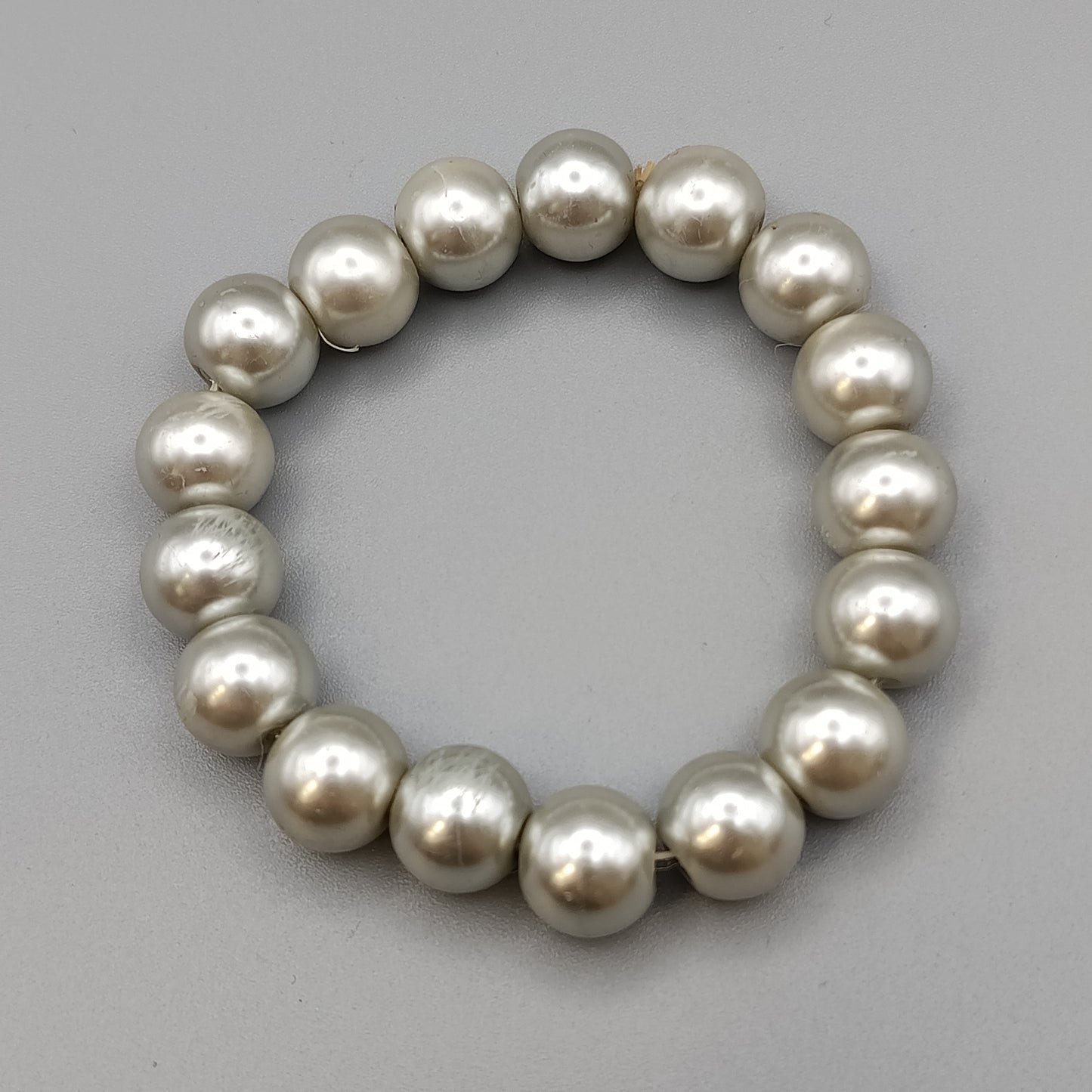 Elegantes Perlenarmband – Klassischer Perlenschmuck