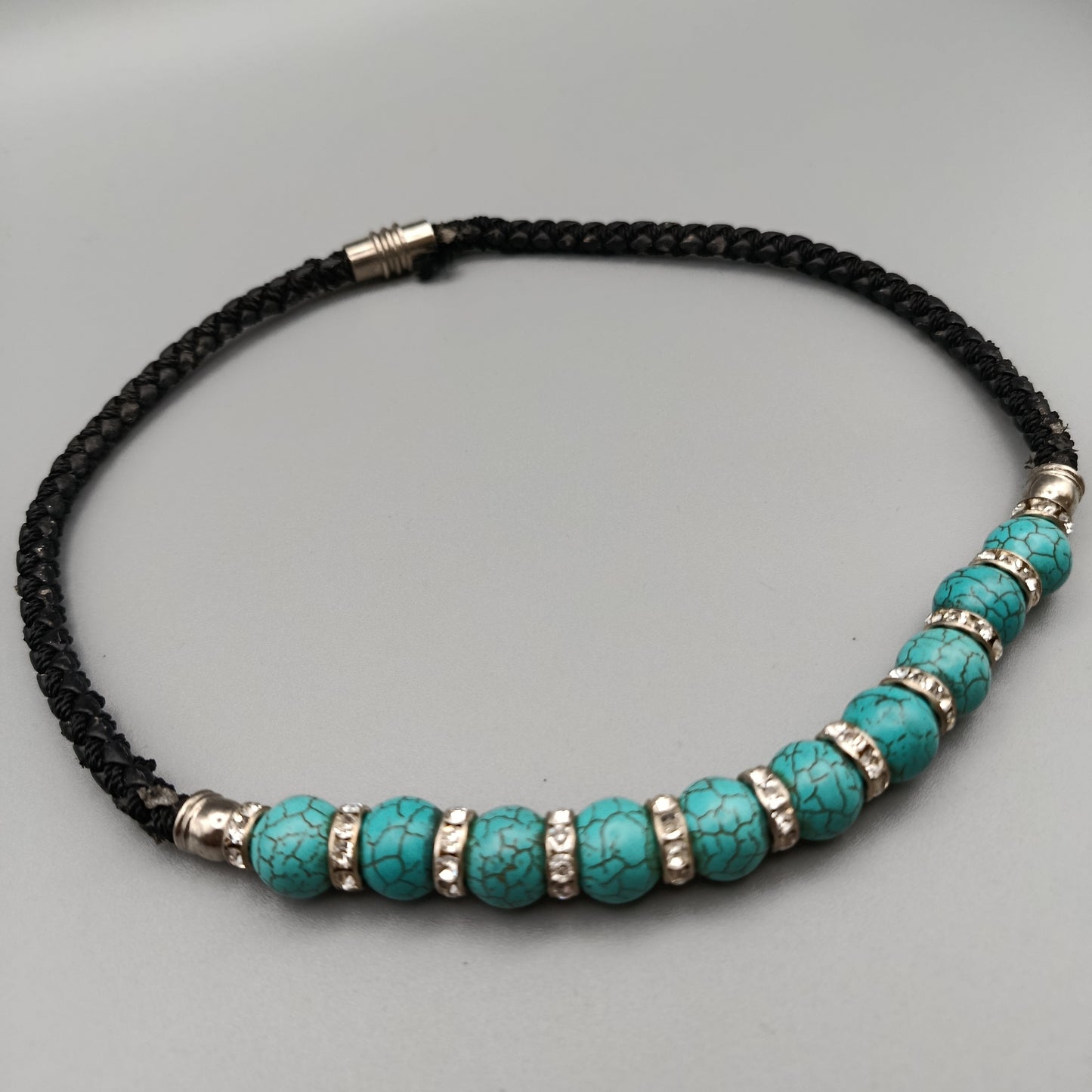 Elegante Kettenkette – Türkis-Design mit geflochtenem Band