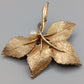 Elegante Blatt-Brosche – Vintage Design in Goldoptik