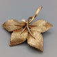 Elegante Blatt-Brosche – Vintage Design in Goldoptik