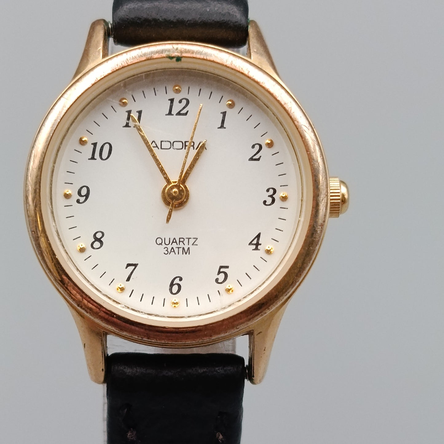 Elegante Adora Damen Uhr – Klassisches Design mit Lederarmband