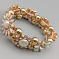 Elegantes Blumen-Armband – Verspieltes Design mit Perlen