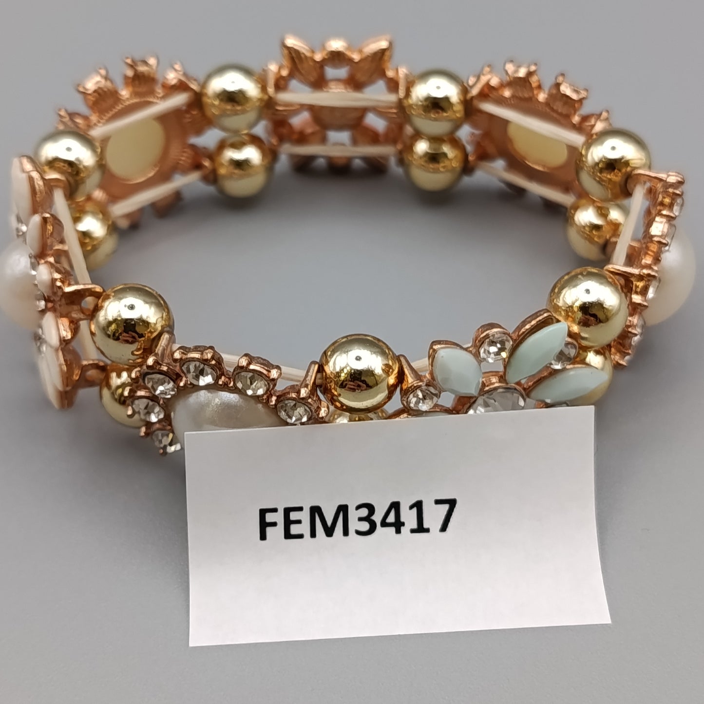 Elegantes Blumen-Armband – Verspieltes Design mit Perlen