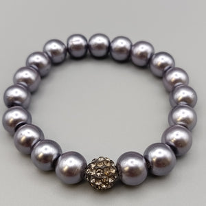 Elegantes Perlenarmband – Stilvolles Design in Grau