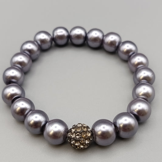 Elegantes Perlenarmband – Stilvolles Design in Grau