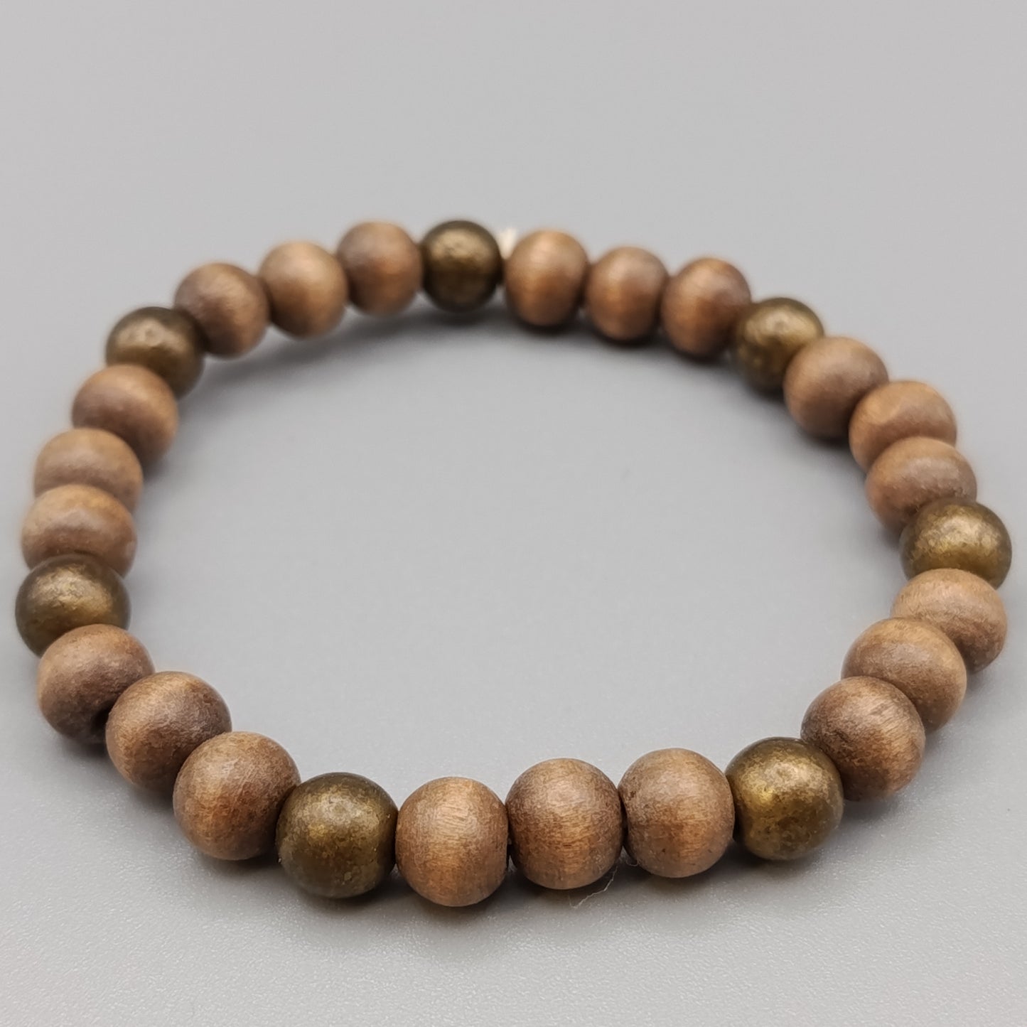 Elegantes Holzperlenarmband – Natürliches Design in Braun