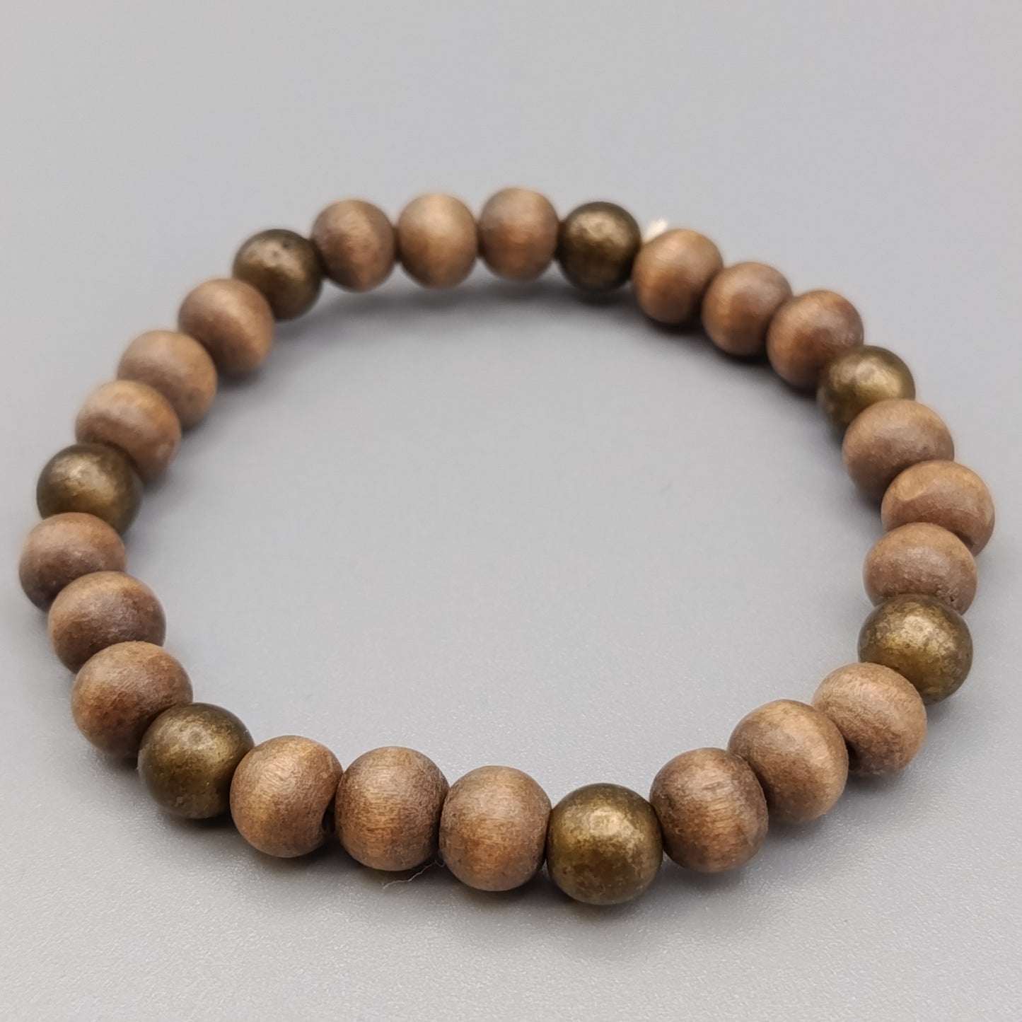 Elegantes Holzperlenarmband – Natürliches Design in Braun