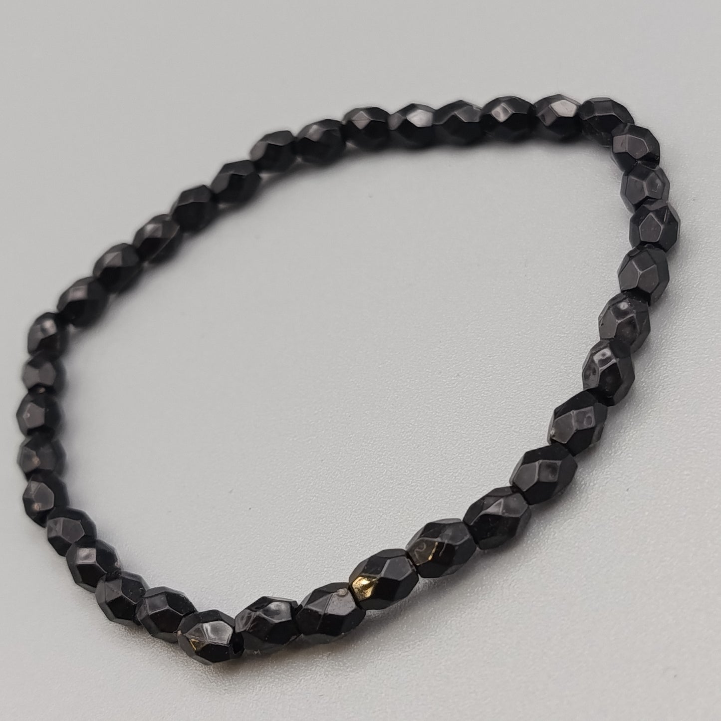 Elegantes Perlenarmband – Klassisches Design in Schwarz