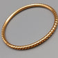 Eleganter Armreif – Stilvolles Design in Goldoptik