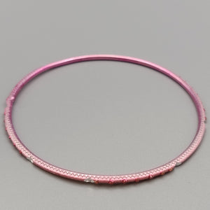 Eleganter Armreif – Stilvolles Design in Rosa
