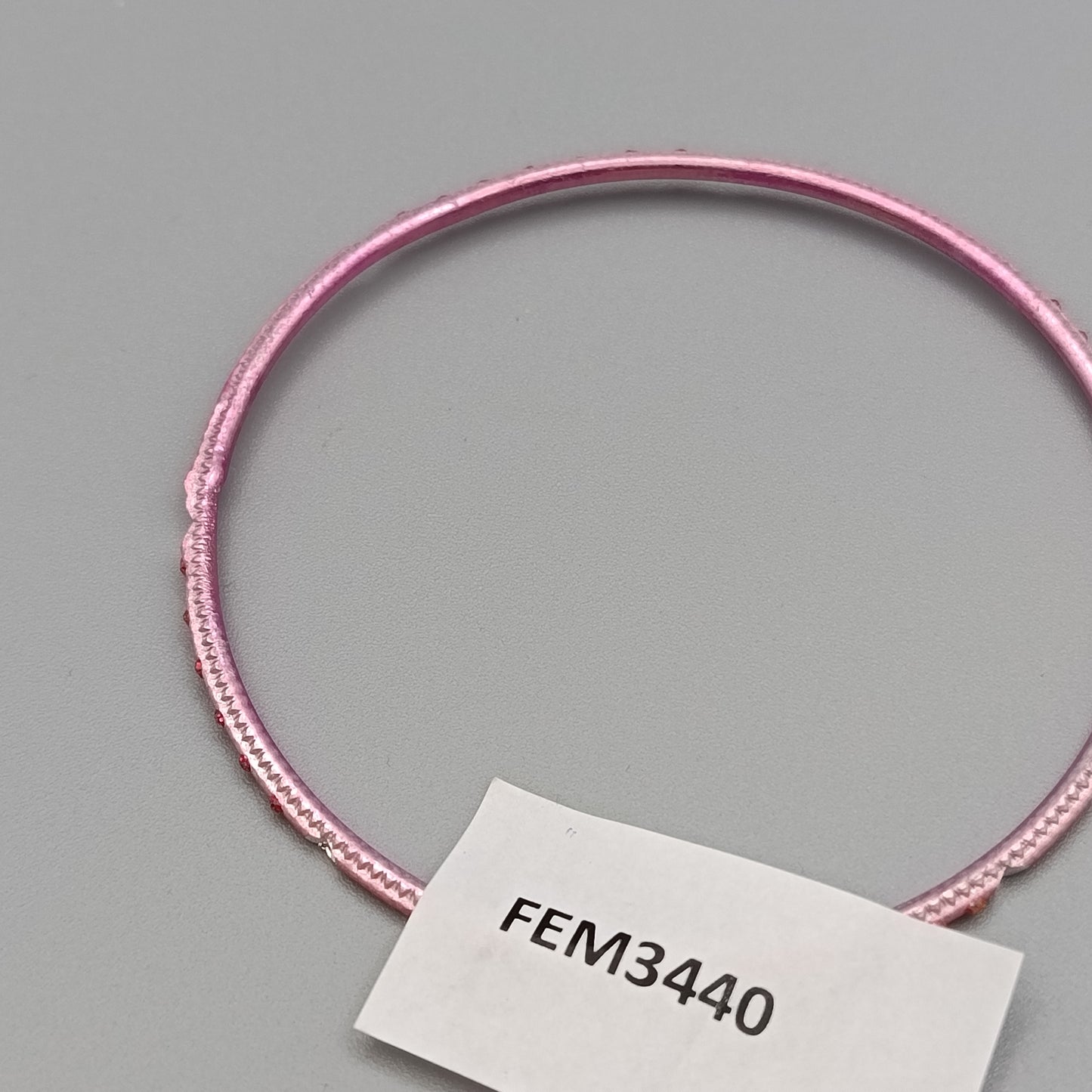Eleganter Armreif – Stilvolles Design in Rosa