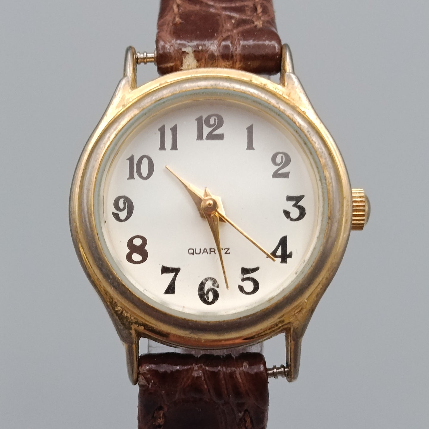 Elegante Damen Uhr – Klassisches Design in Goldoptik
