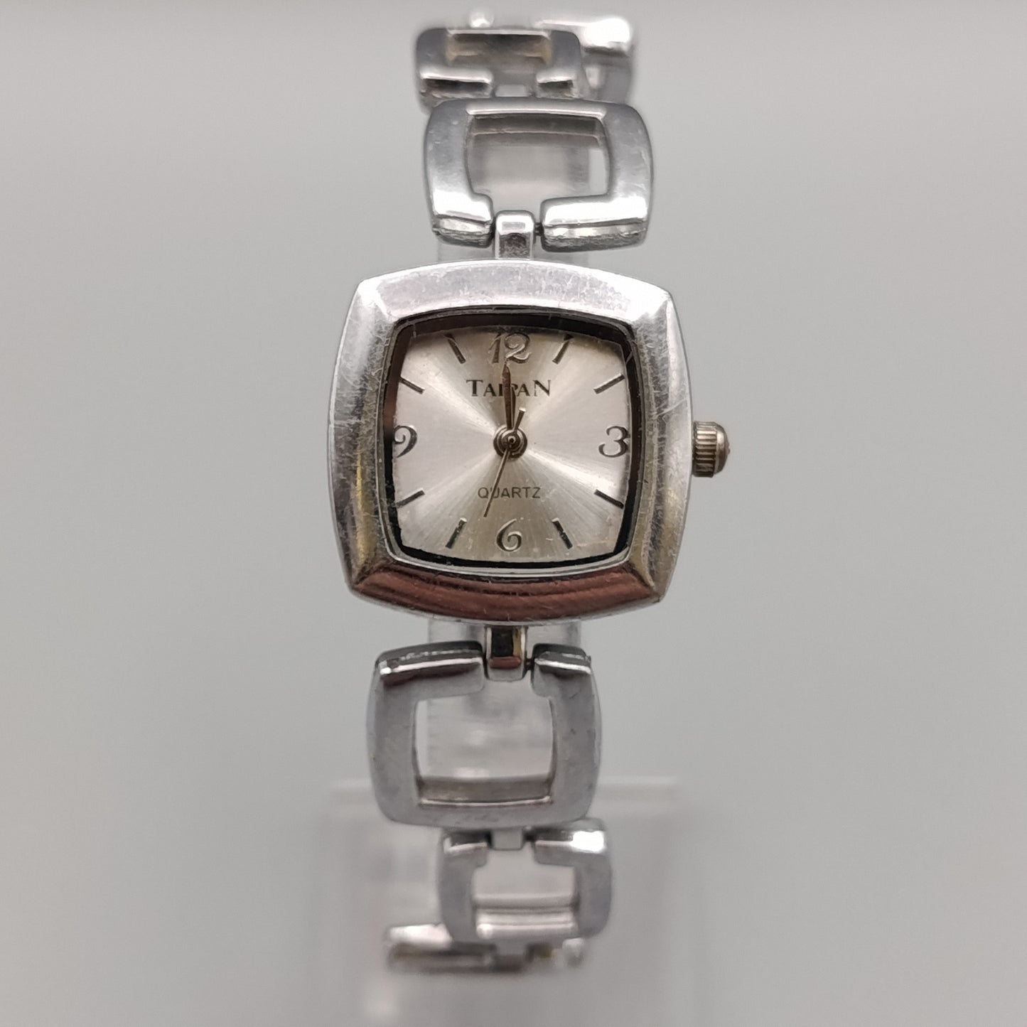 Elegante Taipan Damen Uhr – Klassisches Design