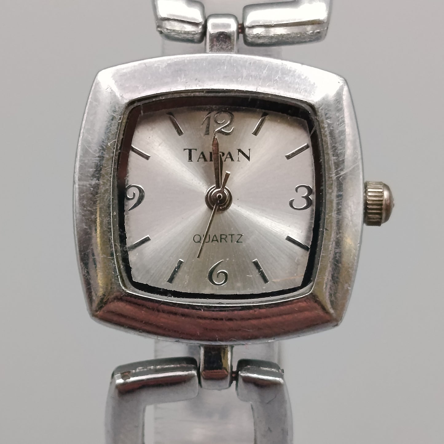 Elegante Taipan Damen Uhr – Klassisches Design