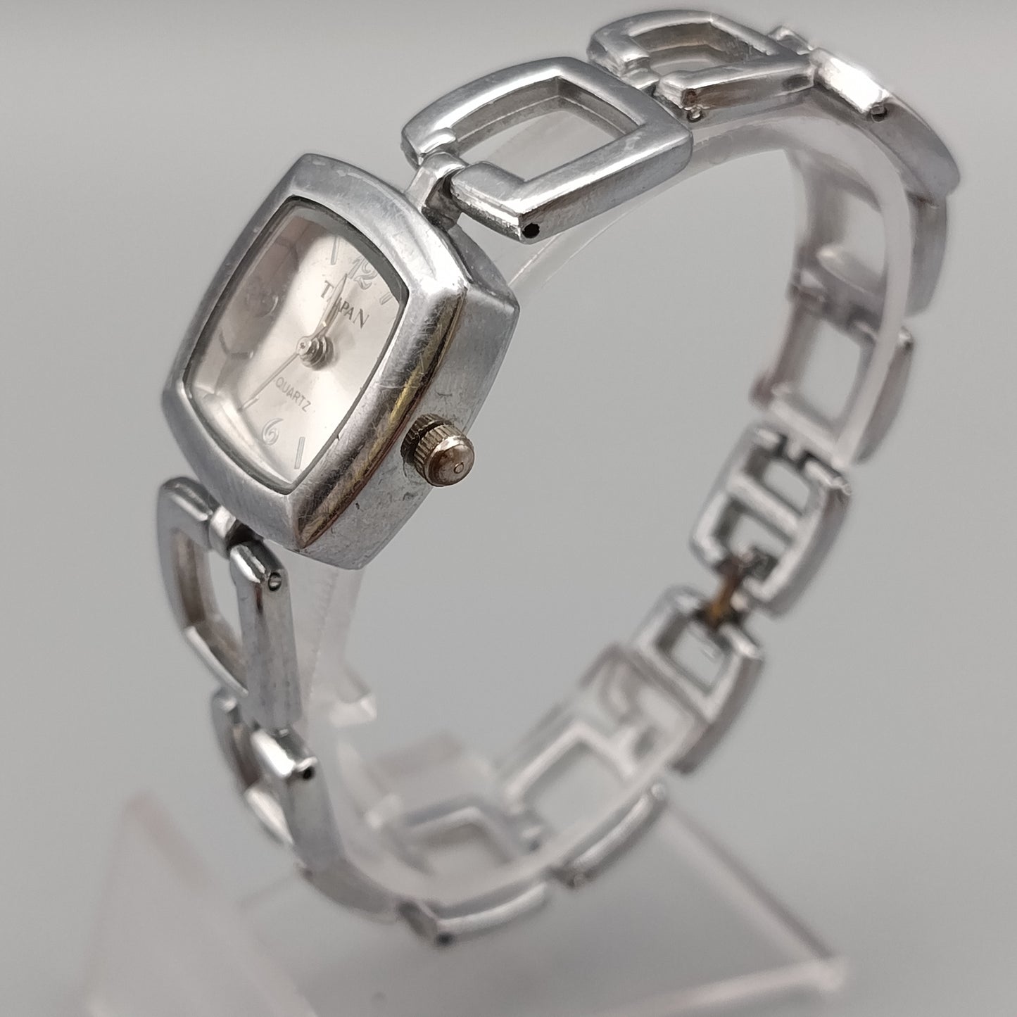Elegante Taipan Damen Uhr – Klassisches Design