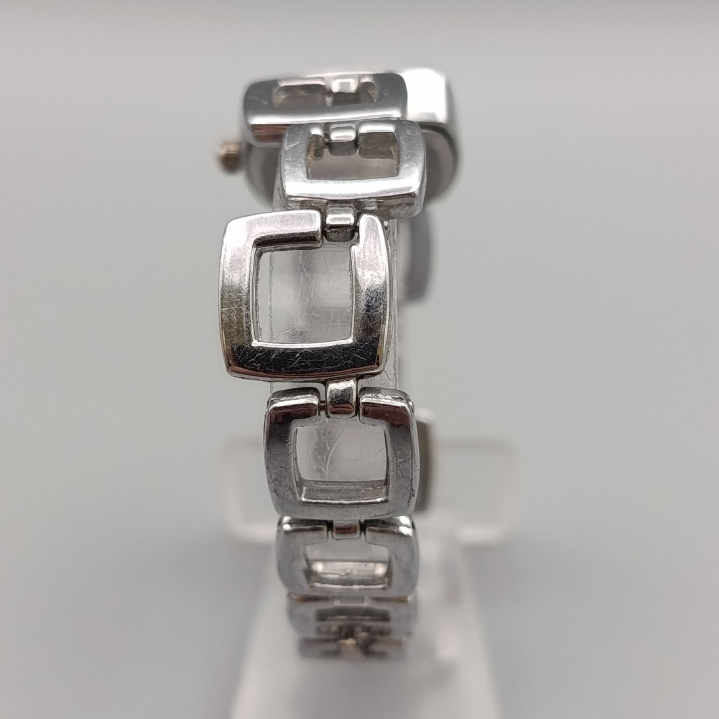 Elegante Taipan Damen Uhr – Klassisches Design