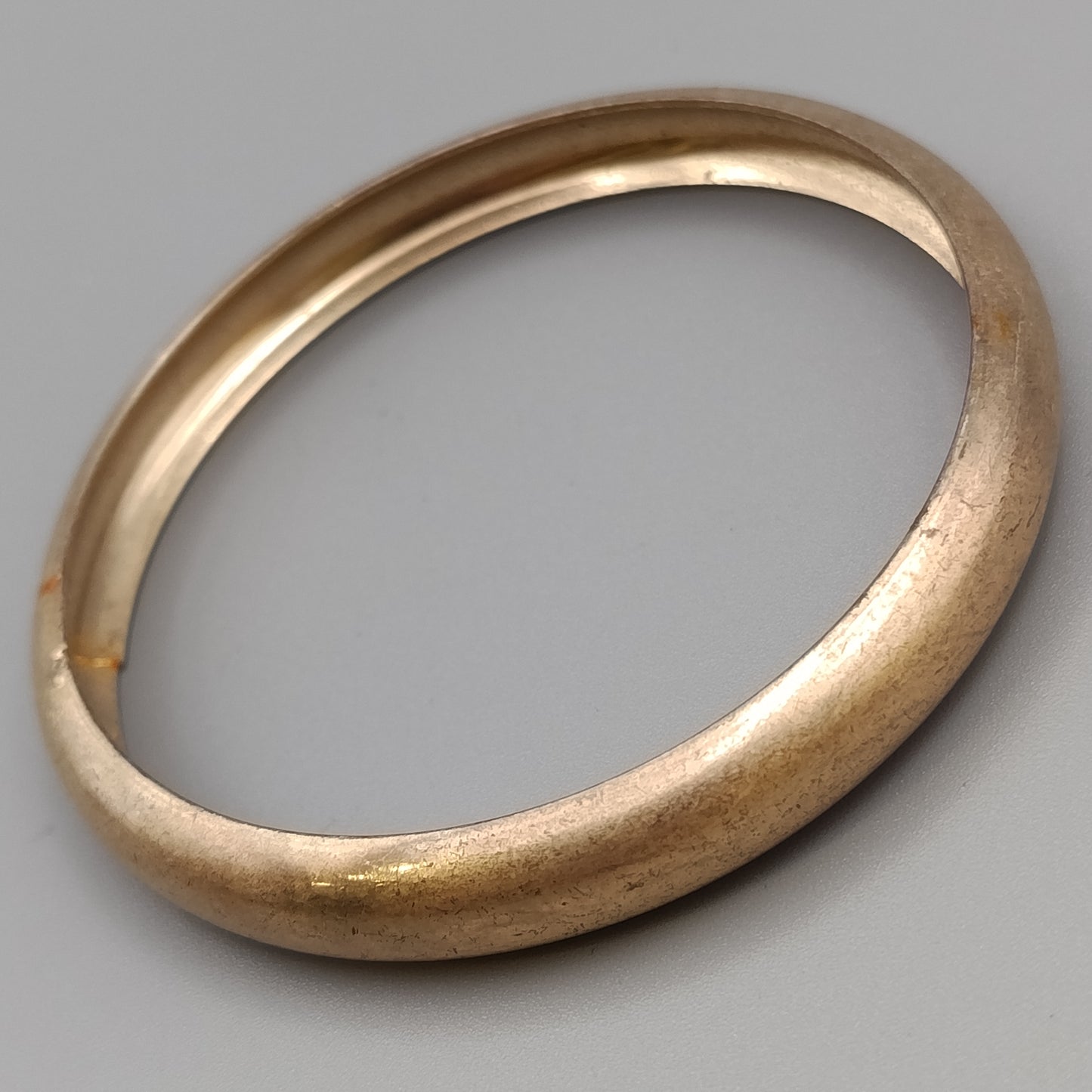 Eleganter Armreif – Klassisches Design in Goldoptik