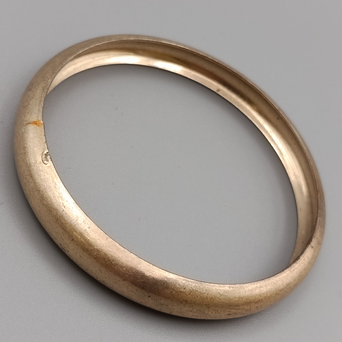 Eleganter Armreif – Klassisches Design in Goldoptik