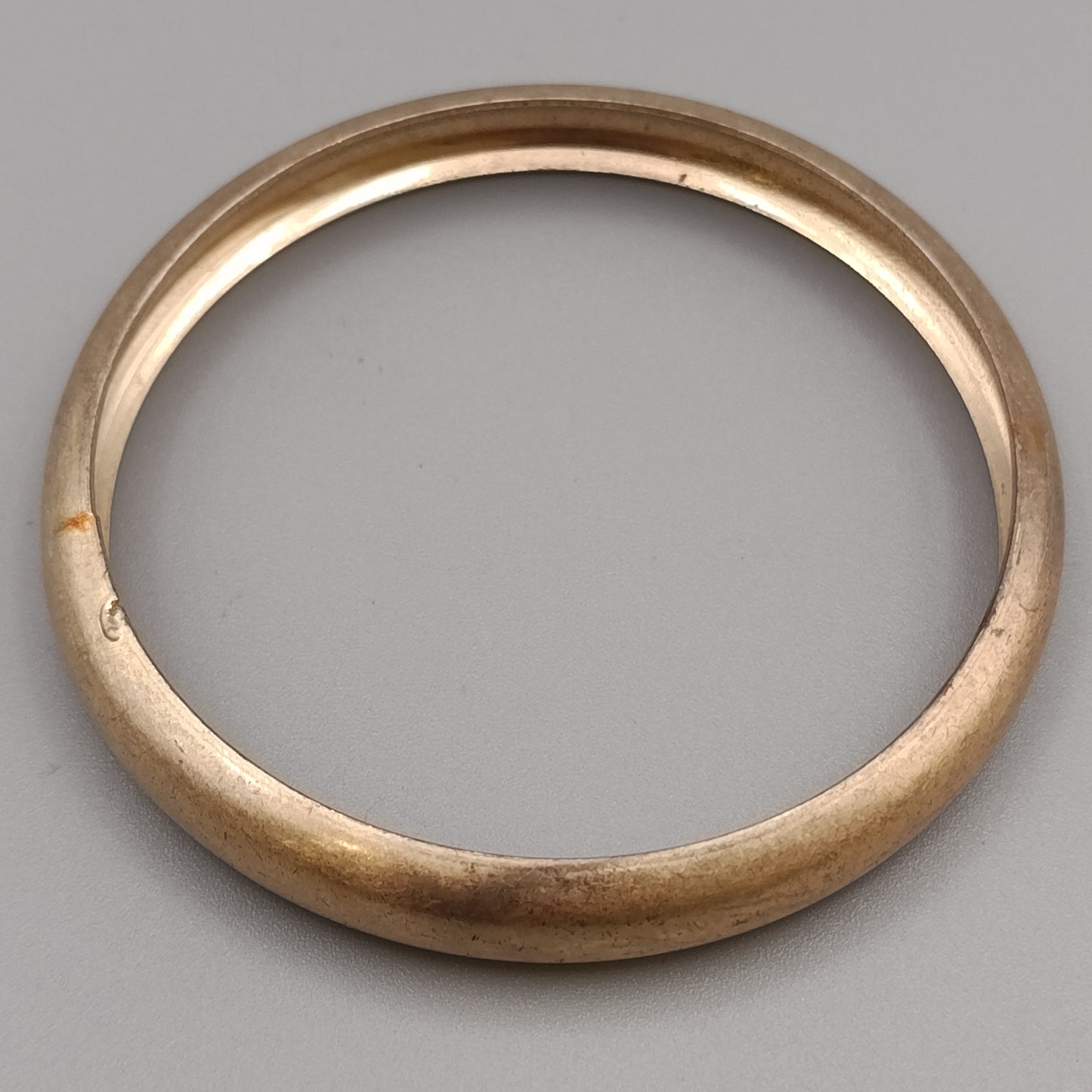 Eleganter Armreif – Klassisches Design in Goldoptik