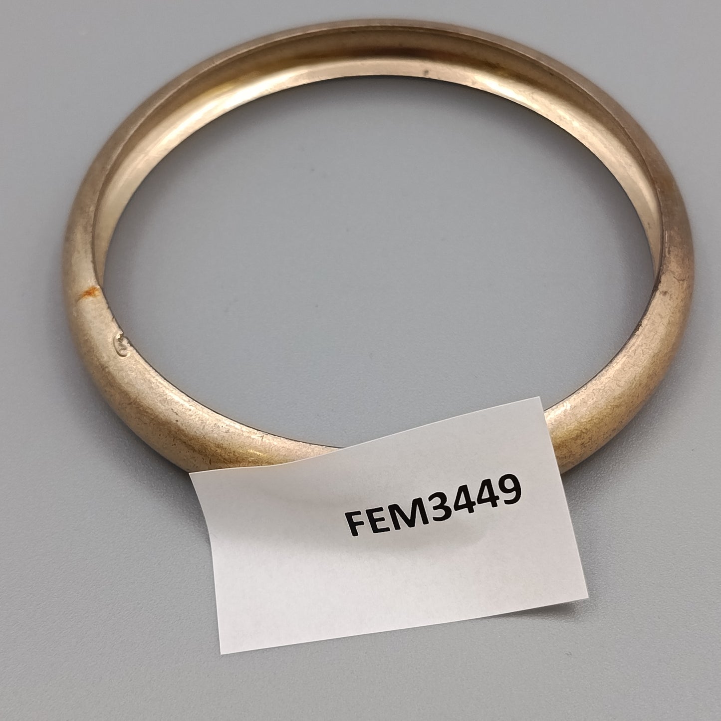 Eleganter Armreif – Klassisches Design in Goldoptik