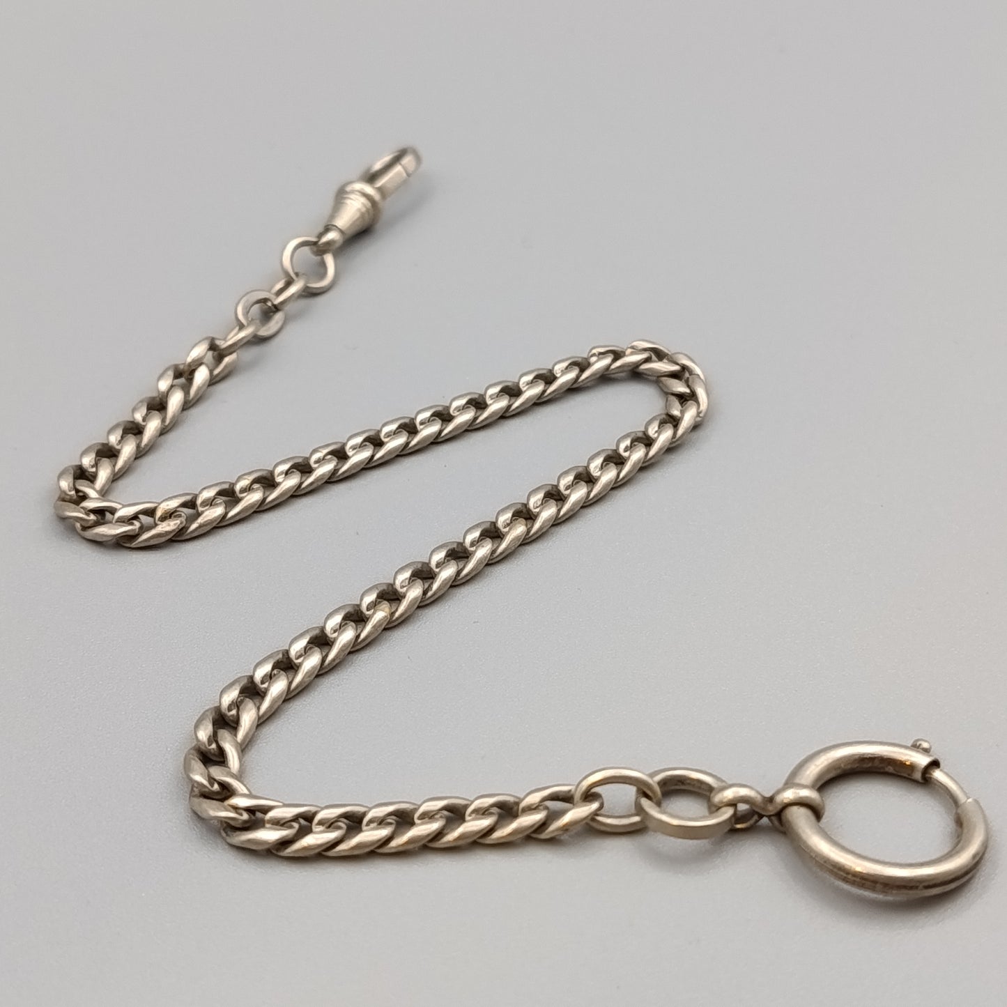 Elegante Taschenuhrkette – Klassisches Design in Silberoptik