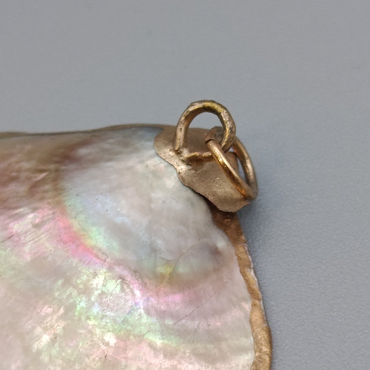 Eleganter Muschel Anhänger – Schimmerndes Design