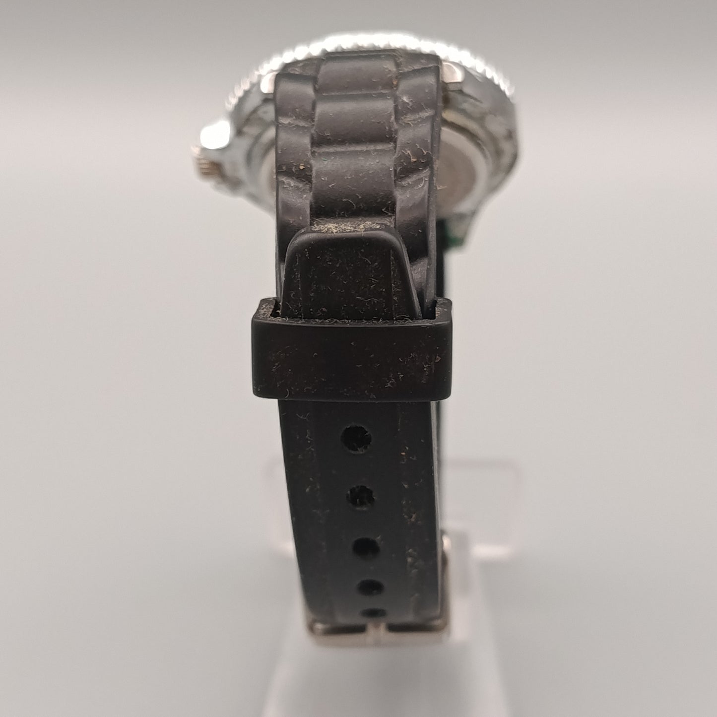 Elegante Damen Uhr – Sportliches Design in Schwarz-Silber