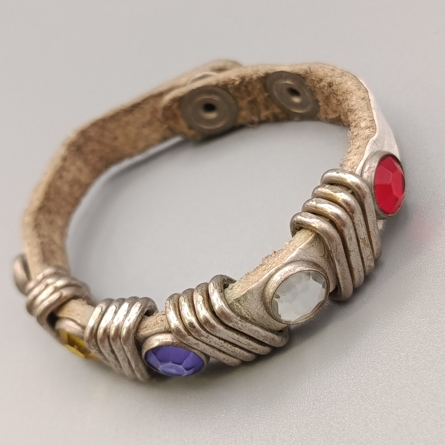 Elegantes Damen Armband – Charmantes Design mit bunten Steinen