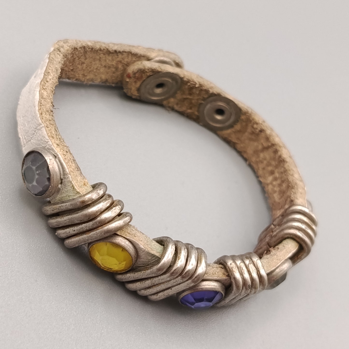 Elegantes Damen Armband – Charmantes Design mit bunten Steinen