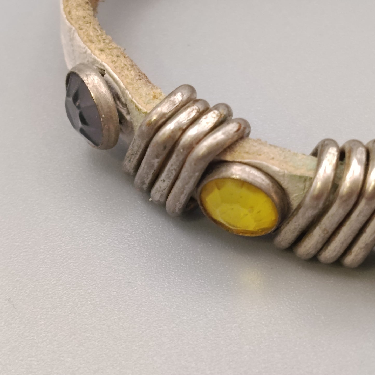 Elegantes Damen Armband – Charmantes Design mit bunten Steinen