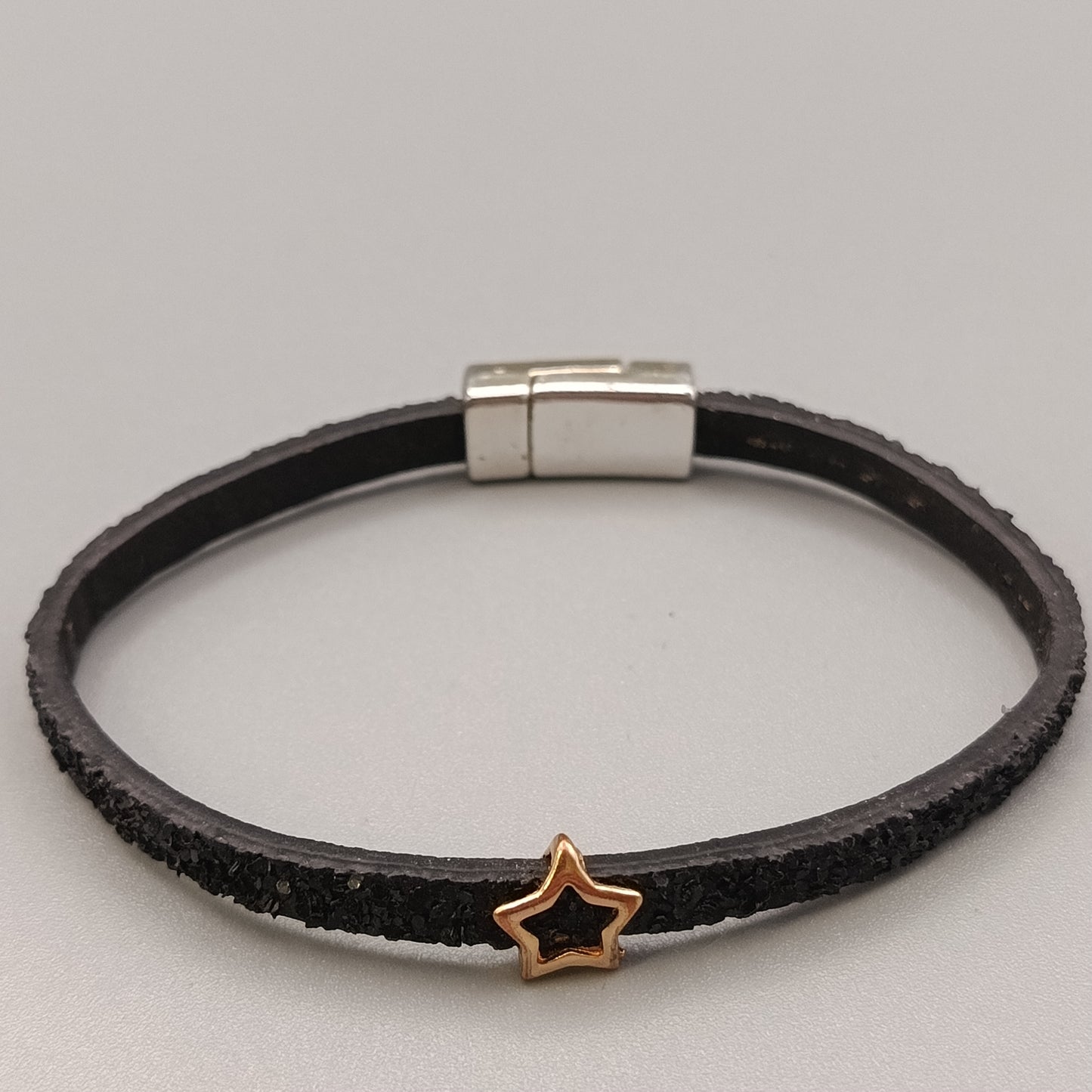 Elegantes Lederarmband – Stilvolles Design mit Stern-Charm