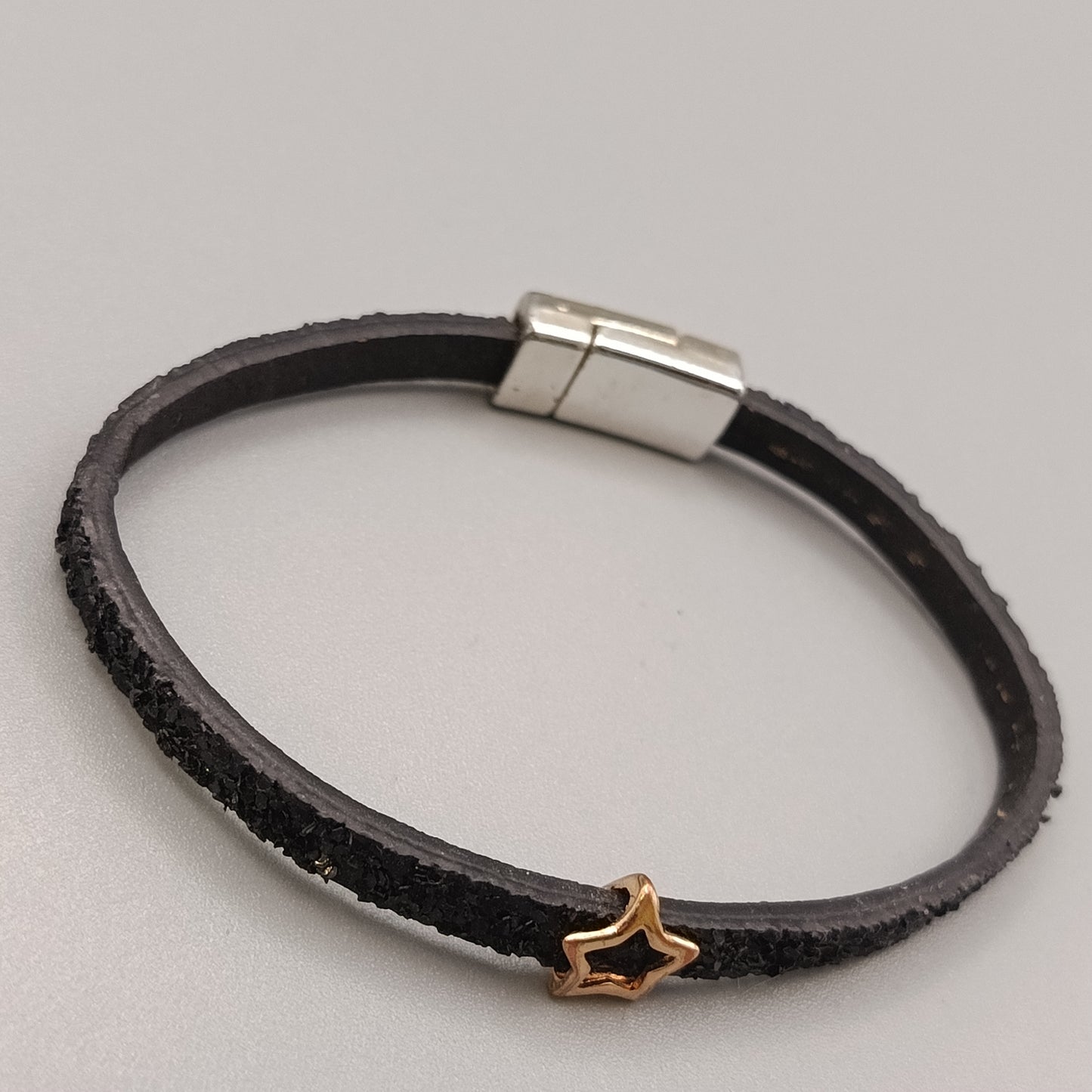 Elegantes Lederarmband – Stilvolles Design mit Stern-Charm